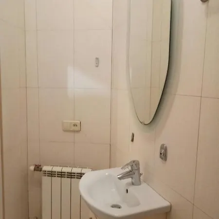 Двух Комнатная Квартира И Кухня Студия В Двух Уровнях Apartment *